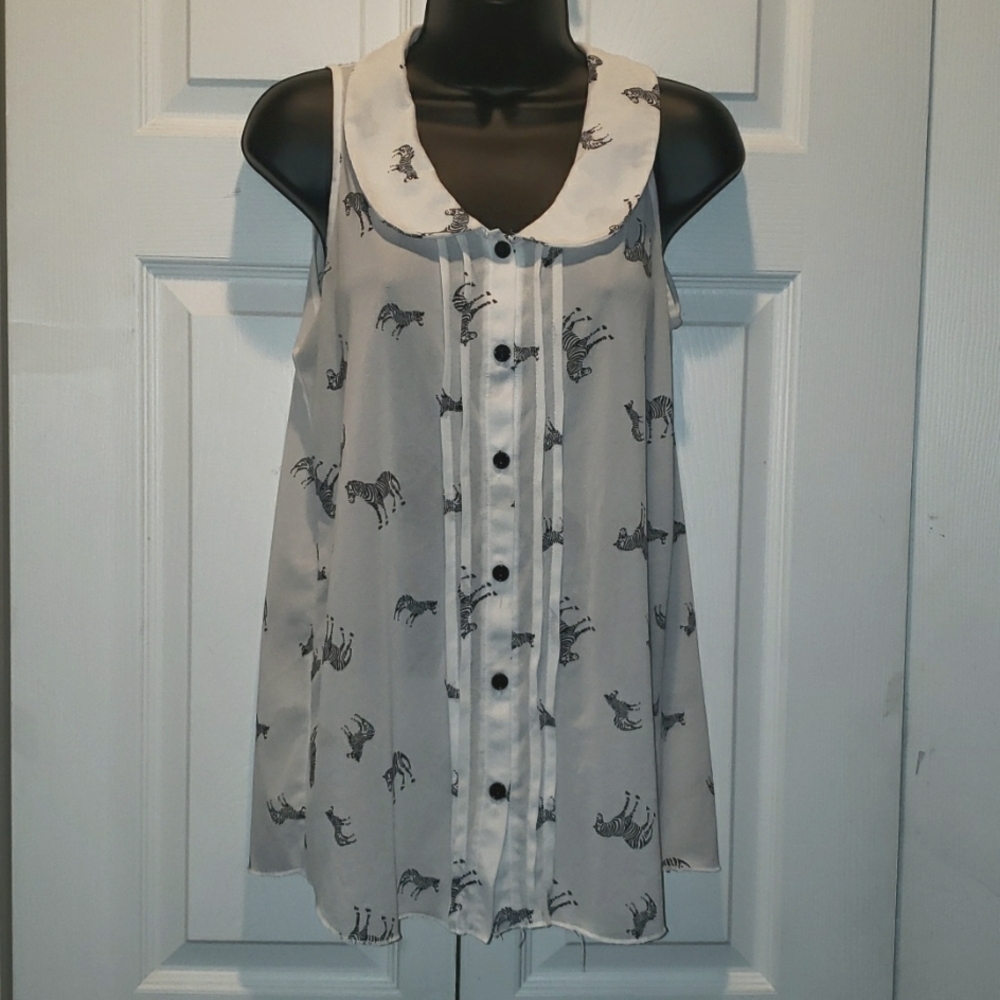 Julie's Closet ladies maternity sleeveless top